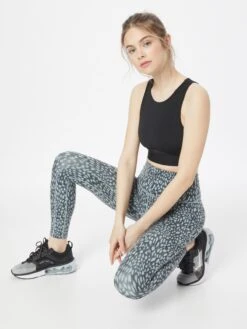 Varley Shorts Loosefit Sportbroek Lets Move Dames Opaal / Duifblauw -Sportieve Outfit Winkel 023a80a5acfa270fb6b752d27c594cf0