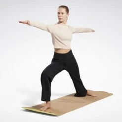 Longsleeves Functioneel Shirt Dames Beige -Sportieve Outfit Winkel 088979d12423e049929bfffcf4bc14d3