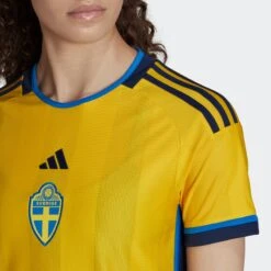 ADIDAS PERFORMANCE Trikots Tricot Schweden 21/22 Dames Geel 12 ADIDAS PERFORMANCE Trikots Tricot Schweden 21/22 Dames Geel -Sportieve Outfit Winkel 102bb6a90f63c43f5888e2a7362baec2