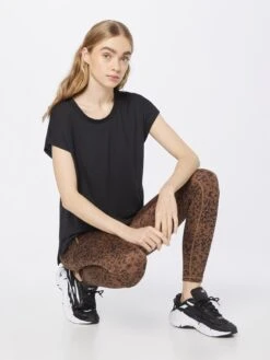 Marika T-shirts Functioneel Shirt EMMALINE Dames Zwart -Sportieve Outfit Winkel 4f156d4d48212d0595a8acec0b56e7cd