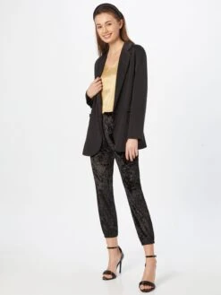 Onzie Trainingsbroeken Tapered Sportbroek Dames Zwart -Sportieve Outfit Winkel 623a5bb0a79bdb451daf37d8a8267ec9