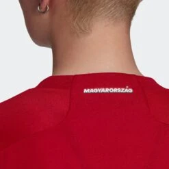 ADIDAS PERFORMANCE T-shirts Tricot Ungarn 22 Dames Rood -Sportieve Outfit Winkel 6de980b04385b814821f2073a48a30bf