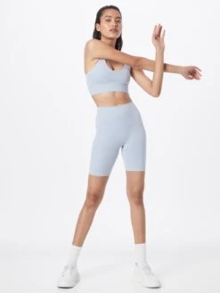 Varley Shorts Skinny Sportbroek Dames Lichtblauw -Sportieve Outfit Winkel a053c771b3bfe0c752d7f6ccdf16e957