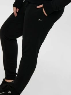 Sweatpants Tapered Sportbroek ELINA Dames Zwart 14 Sweatpants Tapered Sportbroek ELINA Dames Zwart -Sportieve Outfit Winkel af9ebe3dbb9b30049a95a31192f39375