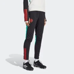 ADIDAS PERFORMANCE Sportbroeken Slimfit Sportbroek Manchester United Tiro 23 Dames Zwart -Sportieve Outfit Winkel b8230fed5f44c63a6e5b17dcdf91f4b0