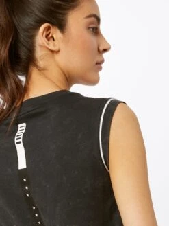 Under Armour Functionele Shirts Functioneel Shirt Run Anywhere Dames Zwart -Sportieve Outfit Winkel c5d27334cade4bfd2d2b1ea03eb46c0d