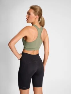 Newline Low Support Bustier Sport Bh BEAT Dames Olijfgroen -Sportieve Outfit Winkel c88a546a6b999389d27e3ac5ffc98e20