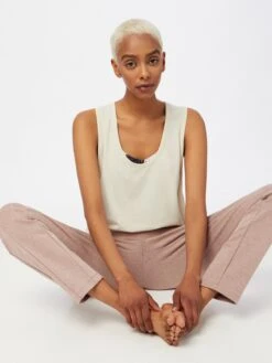 Varley Sporttops Sporttop Elenda Dames Wit -Sportieve Outfit Winkel cddc7506655fec097bc765fcc0a5fa94