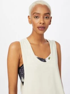 Varley Sporttops Sporttop Elenda Dames Wit -Sportieve Outfit Winkel d023927c5883ee57f70035b9bbeb06e1