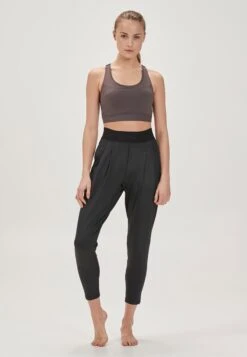 ATHLECIA Medium Support Bustier Sport Bh Jennie Dames Zwart -Sportieve Outfit Winkel e1af629c97bbfb7c49484d2f1a3fc819