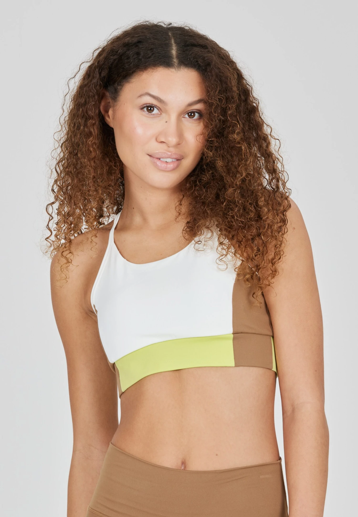 ATHLECIA Medium Support Bustier Sport Bh Sukey Dames Geel / Wit 4 ATHLECIA Medium Support Bustier Sport Bh Sukey Dames Geel / Wit - Afbeelding 2